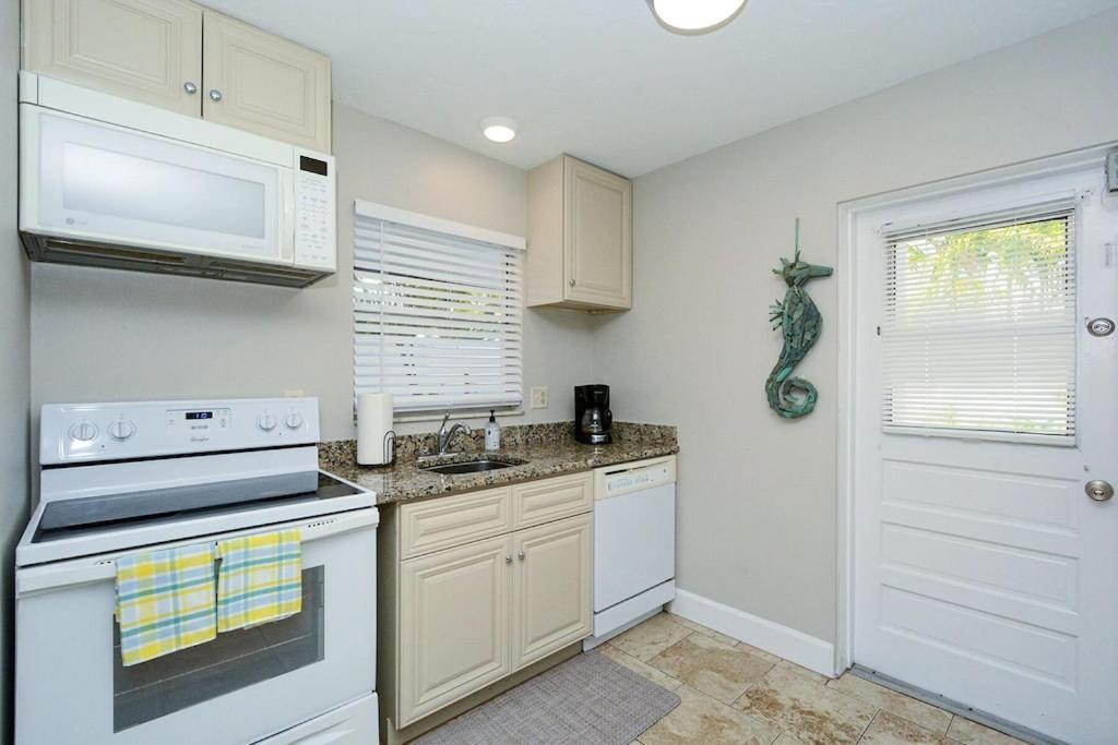 Canal 309 - Right In Siesta Key Village! Exteriör bild